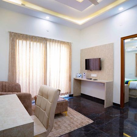 Treebo Galaxy Kings Suites, Hebbal Bangalore Eksteriør bilde
